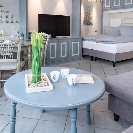 Captains Hideway _f41 _ 104_ *