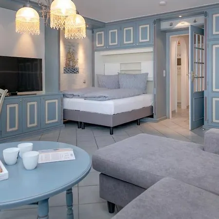 Captains Hideway _f41 _ 104_ *